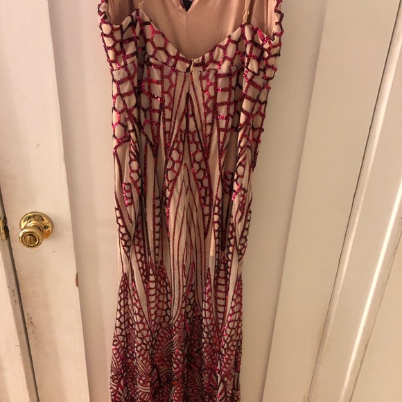 Fashion nova l dress  more like medium - Picture 4 of 4